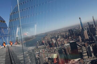 Manhattan reflejado en el edifcio. 