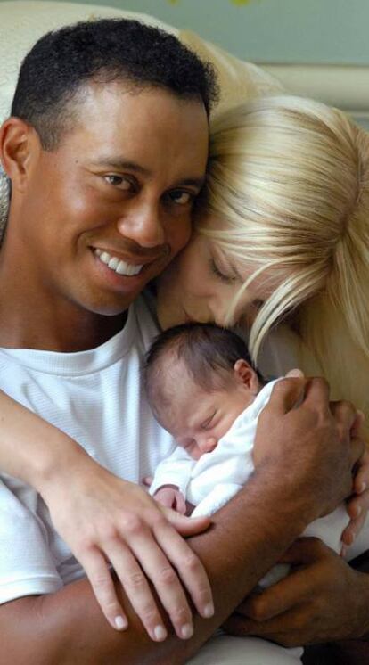 Foto oficial de la familia Woods tras el nacimiento de su primera hija.