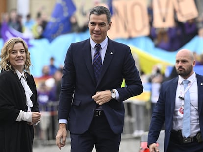 El presidente Sánchez llega hoy a la cumbre de líderes europeos en Praga.