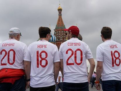 Algunos ingleses se preparan para el partido Inglaterra-Croacia que se celebra en Moscú.