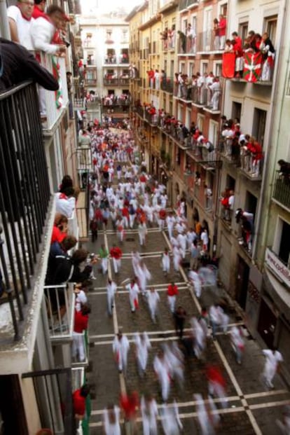 Balcones de la calle de la Estafeta de Pamplona durante los sanfermines.