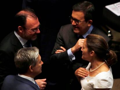 Luis Videgaray e Ildefonso Guajardo conversan con sus hom&oacute;logos canadienses, Chrystia Freeland y Francois-Phillipe Champagne.