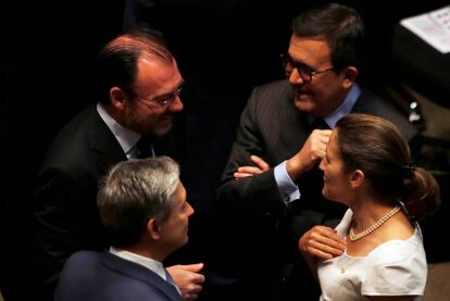 Luis Videgaray e Ildefonso Guajardo conversan con sus hom&oacute;logos canadienses, Chrystia Freeland y Francois-Phillipe Champagne.