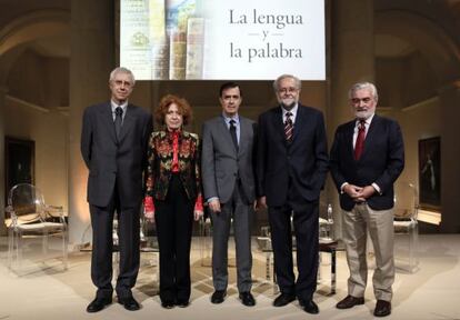 De izquierda a derecha: José Manuel Sánchez Ron, Carmen Iglesias, Rafael Pardo (director de la Fundación BBVA), Ignacio Bosque y Darío Villanueva.