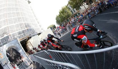 El equipo estadounidense BMC durante la contrarreloj por equipos, Nimes.