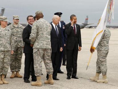 El presidente de EE UU, Barack Obama, saluda hoy el regreso de las &uacute;ltimas tropas que salieron de Irak en una ceremonia en la base Andrews.