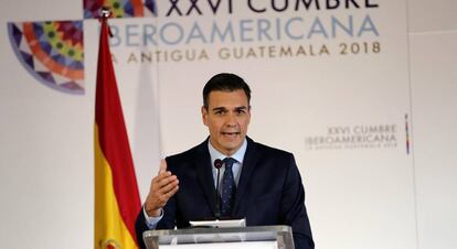 El presidente del Gobierno espa&ntilde;ol, Pedro S&aacute;nchez, ofrece una rueda de prensa, durante la XXVI Cumbre de las Am&eacute;ricas, en Antigua, Guatemala. 