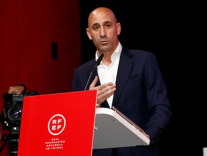 Luis Rubiales en un momento de su intervención en la asamblea de la Real Federación Española de Fútbol el pasado viernes.