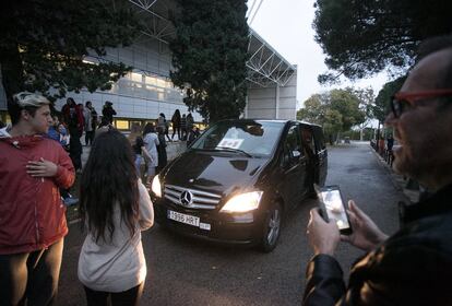 L'arribada d'un vehicle de color negre ha encs les alarmes a la cua del concert de Justin Bieber.
