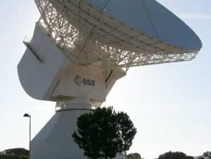 La nueva antena, de 35 metros de diámetro, en Cebreros (Ávila).