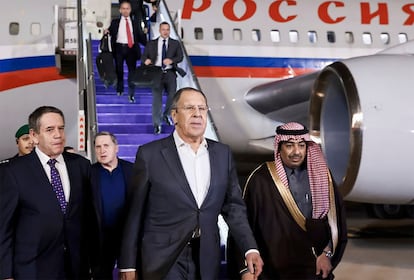 El ministro de Exteriores ruso, Serguéi Lavrov, a su llegada a Riad este lunes.