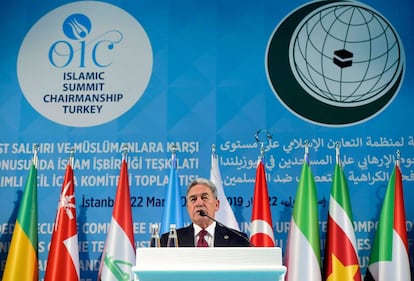 El ministro de Exteriores de Nueva Zelanda, Winston Peters, en la rueda de prensa tras la reunión de la Organización para la Cooperación Islámica (OCI) en Estambul este viernes.