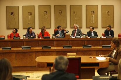 La Comisión para la Evaluación y la Modernización del Estado Autonómico el día de su constitución.