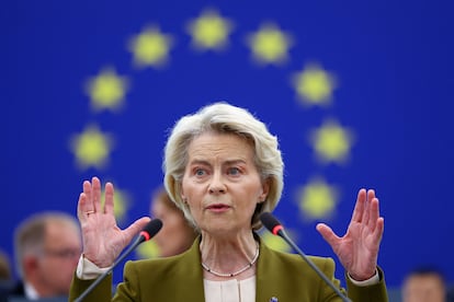 La presidenta de la Comisión Europea, Ursula von der Leyen, pronuncia el discurso sobre el estado de la Unión Europea ante el Parlamento Europeo, en Estrasburgo (Francia), este 10 de septiembre de 2025.