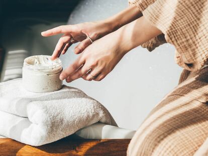 Artículo de EL PAÍS Escaparate sobre cremas para manos secas que están altamente valoradas en Amazon.