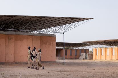 Escuela Secundaria en Gando, Burkina Fasso de Francis Keré. 