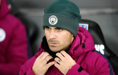 Arteta, en el banquillo del City durante el partido contra el Swansea.