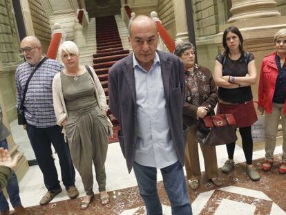 Martin Garitano recibe en el palacio foral a familiares de presos de ETA enfermos.