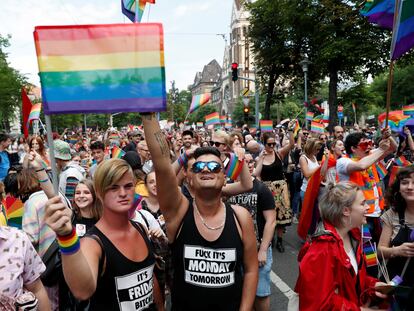 Participantes en la marcha del Orgullo Gay en Budapest el 7 de julio de 2018. La comunidad LGTBI en Hungría lucha por sus derechos ante los ataques del Gobierno.