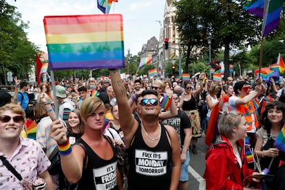 Participantes en la marcha del Orgullo Gay en Budapest el 7 de julio de 2018. La comunidad LGTBI en Hungría lucha por sus derechos ante los ataques del Gobierno.