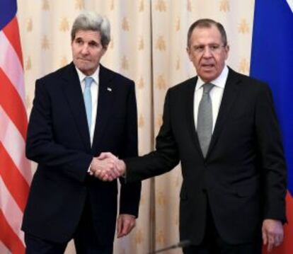 El ministre d'Exteriors rus, Serguei Lavrov, rep el seu homòleg nord-americà, John Kerry, a Moscou.