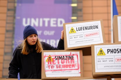 Flexibilizar el control de pesticidas