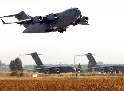 Un avión C-17 de las fuerzas aéreas estadounidenses, en la base de Morón de la Frontera, el 20 de septiembre de 2001.