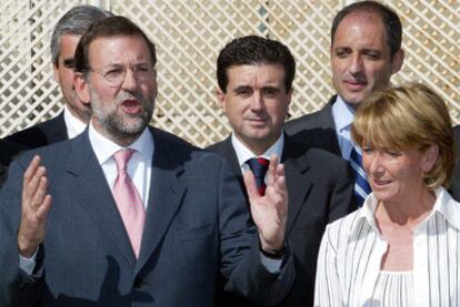 Mariano Rajoy, junto a Jaume Matas, en una reunión de presidentes y candidatos autonómicos del PP en 2003.