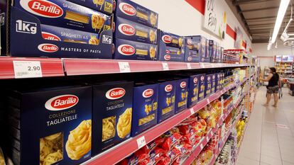 Pasta producida en Italia en un supermercado ubicado en Glattbrugg, Suecia.