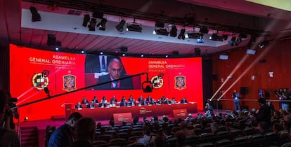 Vista general de la asamblea de la federación española de fútbol.