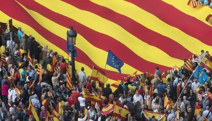 Manifestació a la Plaça de Catalunya per la unitat d'Espanya