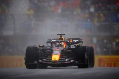 Max Verstappen al volante de su Red Bull durante la clasificación del Gran Premio de Canadá este sábado.