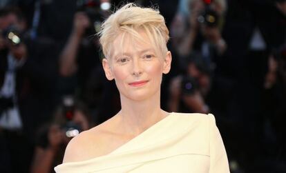 Tilda Swinton en el festival de Venecia.