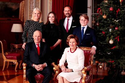 Los miembros de la familia real noruega posan para la felicitación de Navidad, en Oslo, el pasado 16 de diciembre.