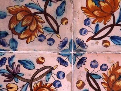Azulejos de Francisco Aguar expuestos en el Museo Nacional de cer&aacute;mica.