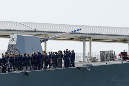 El lanzamisiles USS Sampson DDG-102, cerca de la entrada del Canal de Panamá, el 31 de agosto.