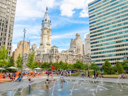 La plaza del ayuntamiento de John F. Kennedy en Filadelfia, Estados Unidos.