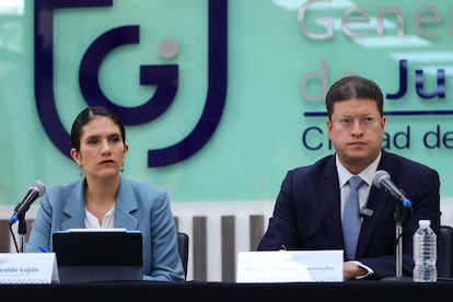 Bertha Alcalde Luján, titular de la Fiscalía General de Justicia de Ciudad de México y Pablo Vázquez Camacho, Secretario de Seguridad Ciudadana de Ciudad de México.