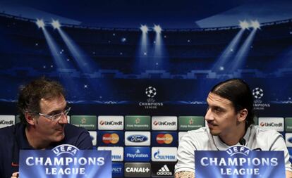 Ibrahimovic y su tcnico del PSG, Laurent Blanc, durante la rueda de prensa previa al entrenamiento.