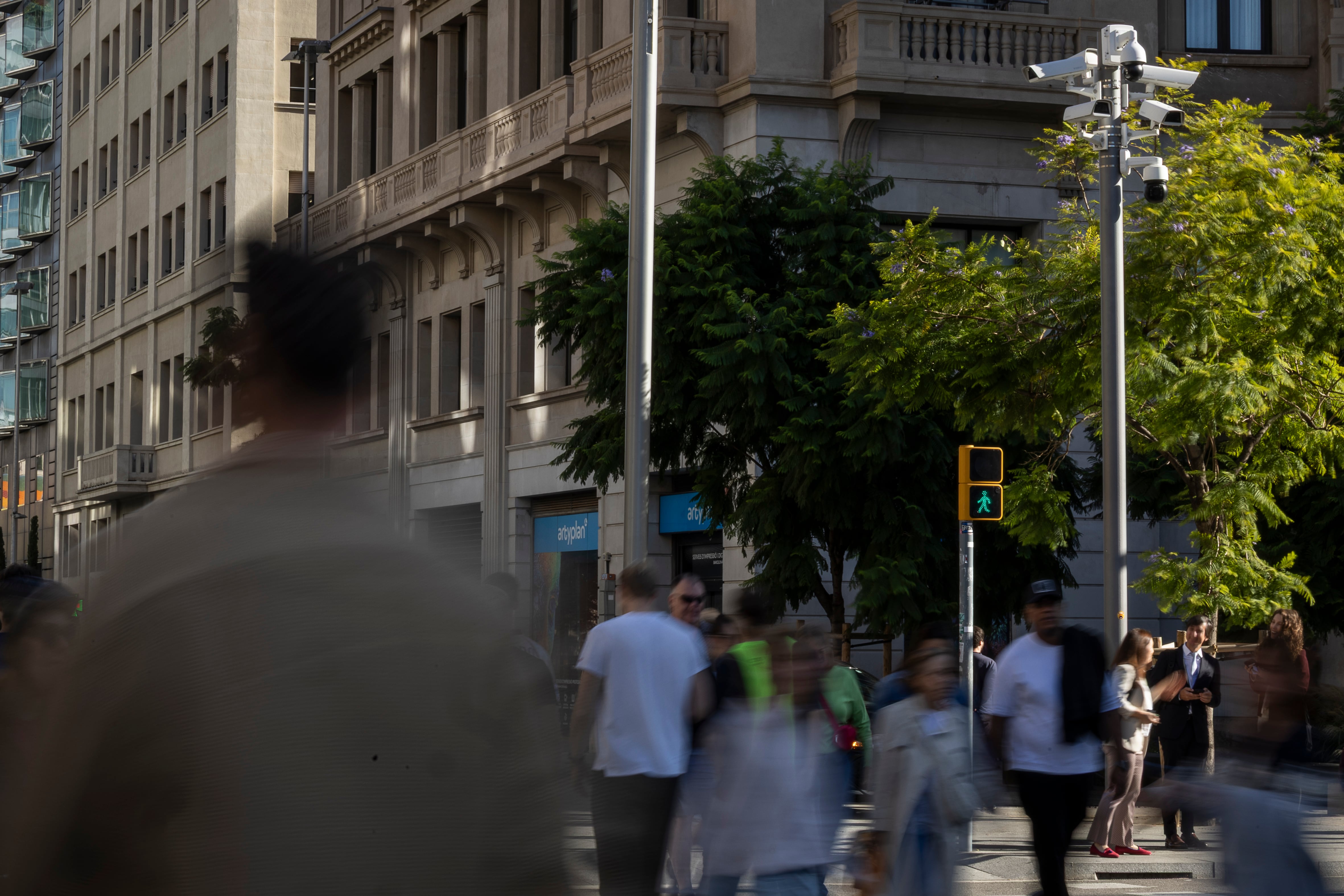 Cámaras de videovigilancia (seguridad) en la calle Via Laietana.  [ALBERT GARCIA] EL PAÍS



