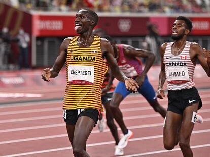 Cheptegei gana el 5.000m por delante de Ahmed y Chelimo.