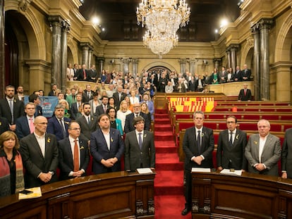 Imagen del 11 de octubre de 2017, cuando el Parlament escenificó su apoyo a la declaración unilateral de independencia de Carles Puigdemont.