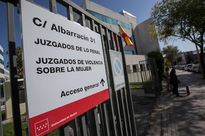 Juzgados de Violencia Sobre la Mujer, en la calle de Albarracín (San Blas).