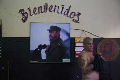 Fotograf&iacute;a de Fidel Castro en una tienda de v&iacute;veres en La Habana Vieja, el 29 de noviembre de 2016.