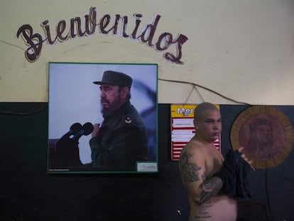 Fotograf&iacute;a de Fidel Castro en una tienda de v&iacute;veres en La Habana Vieja, el 29 de noviembre de 2016.