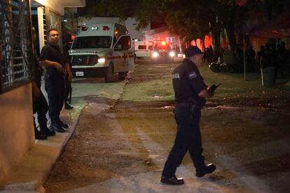 Polic&iacute;as resguardan el Centro de Reinserci&oacute;n Social de Canc&uacute;n.