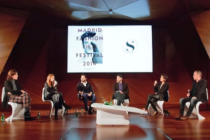 En la mesa redonda se analizó la evolución del rol de la mujer en el cine y la moda.