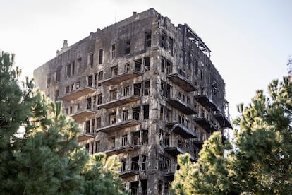 Exterior del edificio afectado por el incendio de este viernes en Valencia.