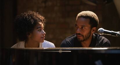 Amandla Stenberg y André Holland, en 'The Eddy'.