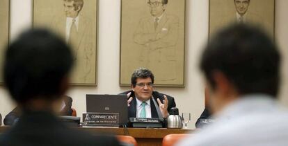 El presidente de la Autoridad Fiscal durante una comparecencia en el Congreso